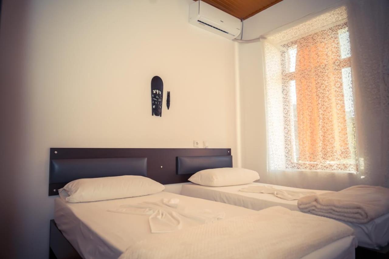 Flora'S Guesthouse 'The Fir Gate' Gjirokaster Exterior photo