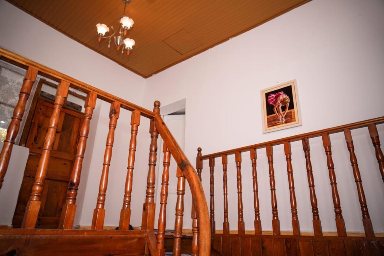 Flora'S Guesthouse 'The Fir Gate' Gjirokaster Exterior photo