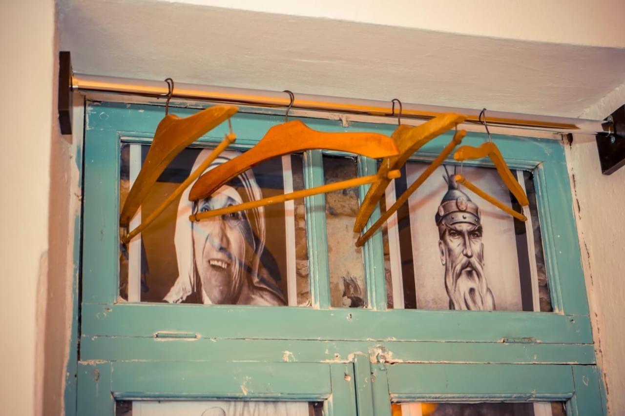 Flora'S Guesthouse 'The Fir Gate' Gjirokaster Exterior photo