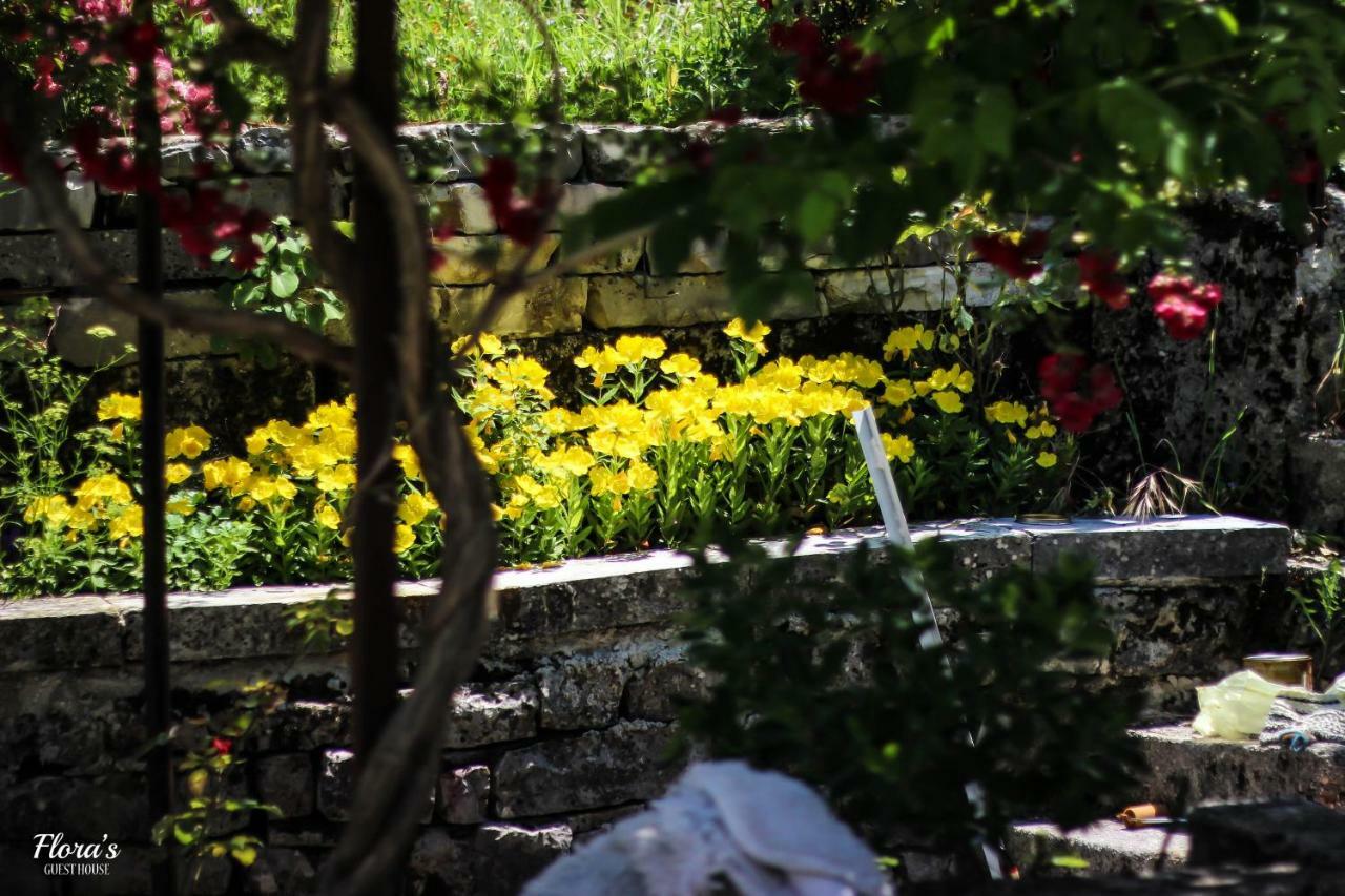 Flora'S Guesthouse 'The Fir Gate' Gjirokaster Exterior photo
