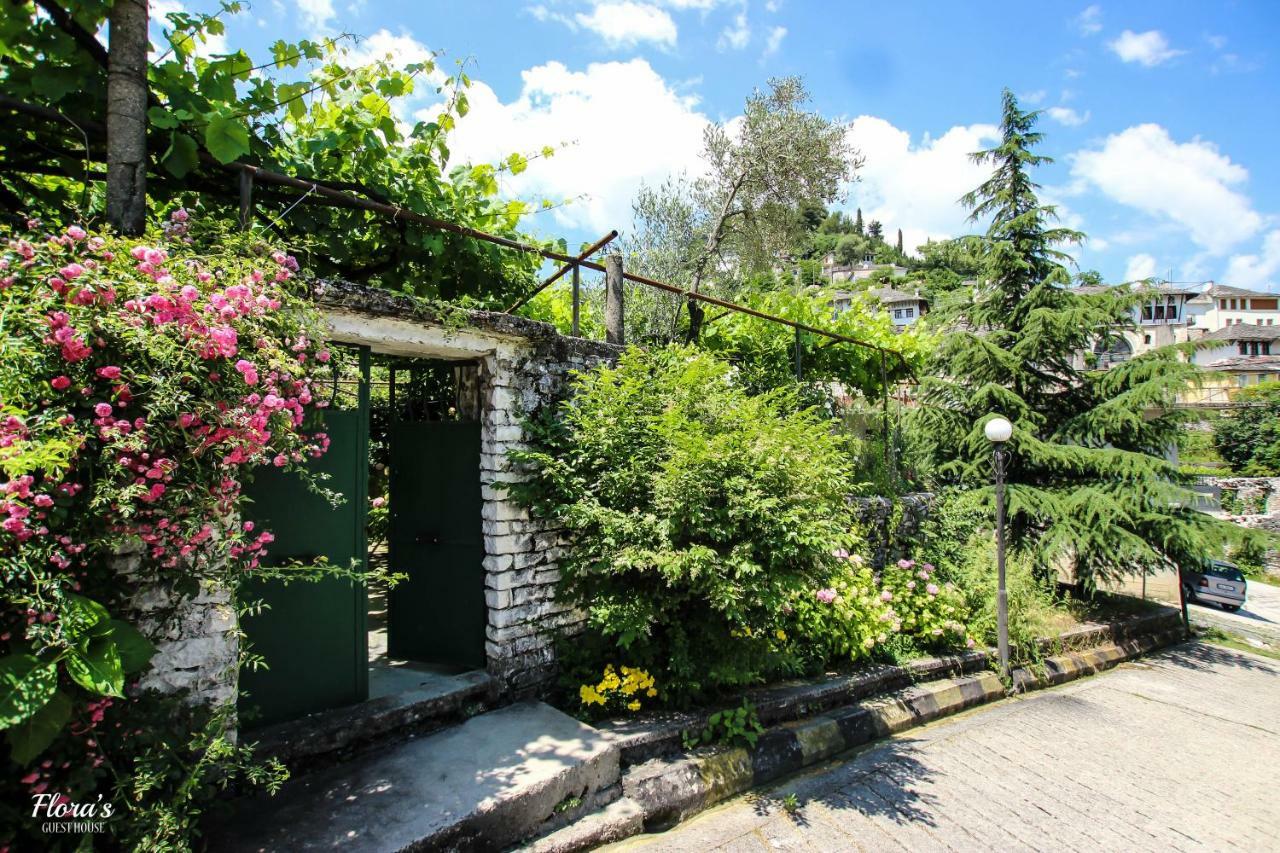 Flora'S Guesthouse 'The Fir Gate' Gjirokaster Exterior photo